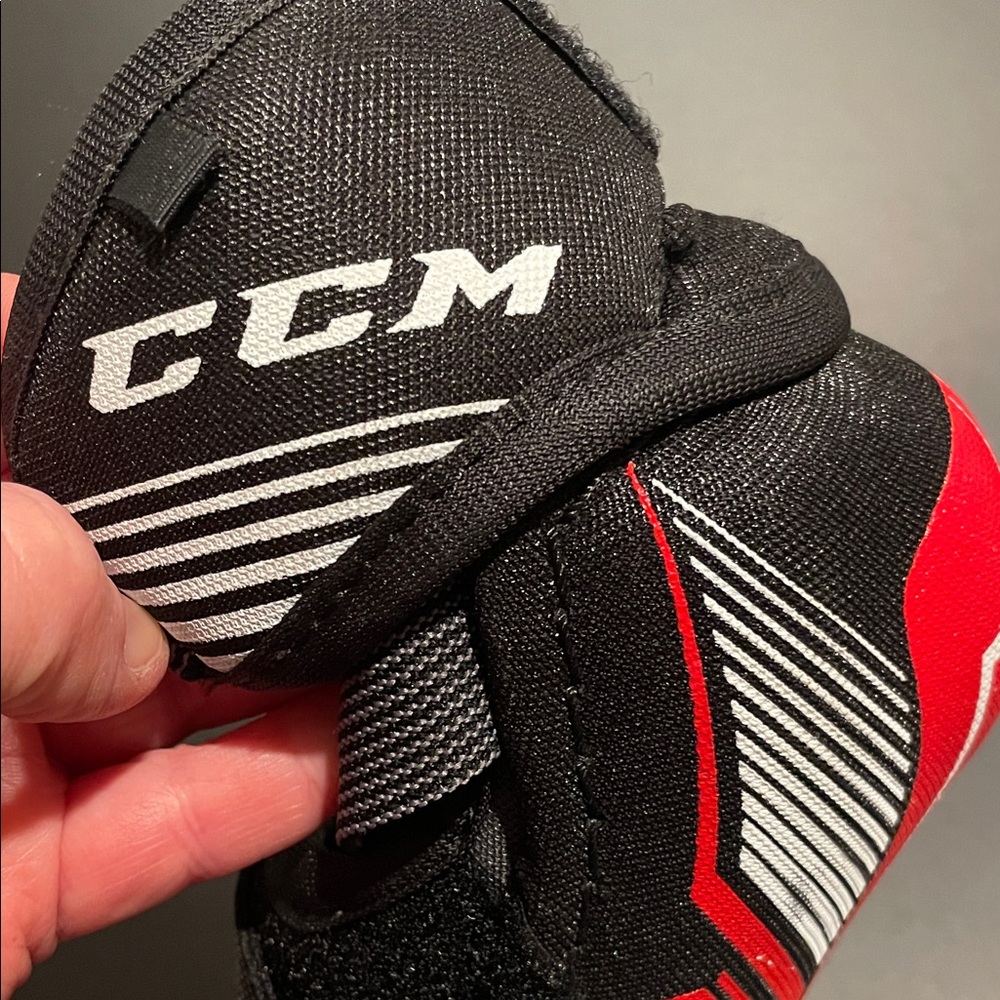 CCM Black and Red Protective Elbow Pads Size Child Large - Picture 6 of 8